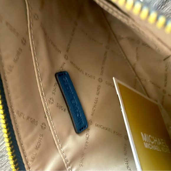 NWOT Michael Kors Jet Set Charm Large Top Zip Wristlet - Picture 7 of 9